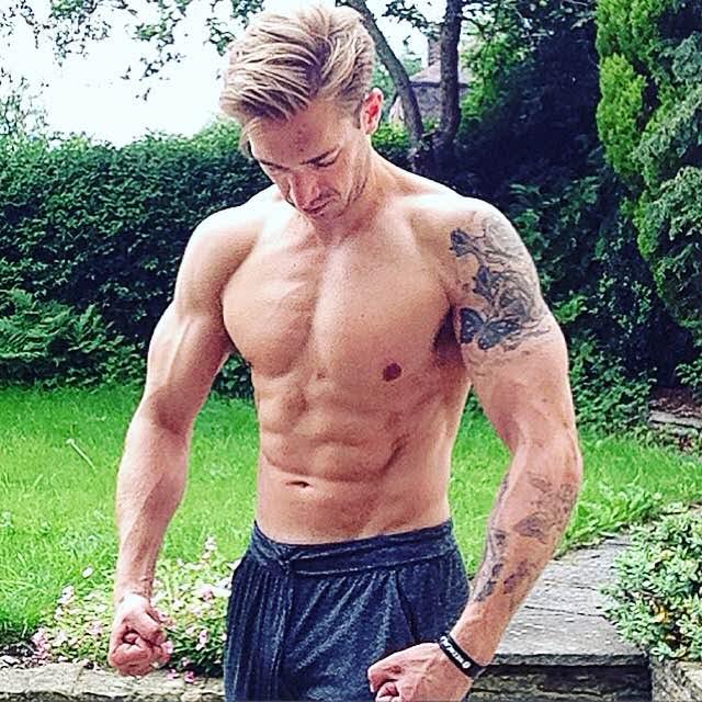 personal trainer and fitness blogger | Nick Screeton